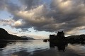 Lever du jour sur ce château au site insulaire idyllique, accessible par un pont. ecosse,highlands,eilean donan castle 