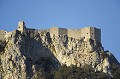 Enceinte basse du château de Peyrepertuse avec un éclairage de fin d'après-midi. aude,chateaux cathares,peyrepertuse,cucugnan 